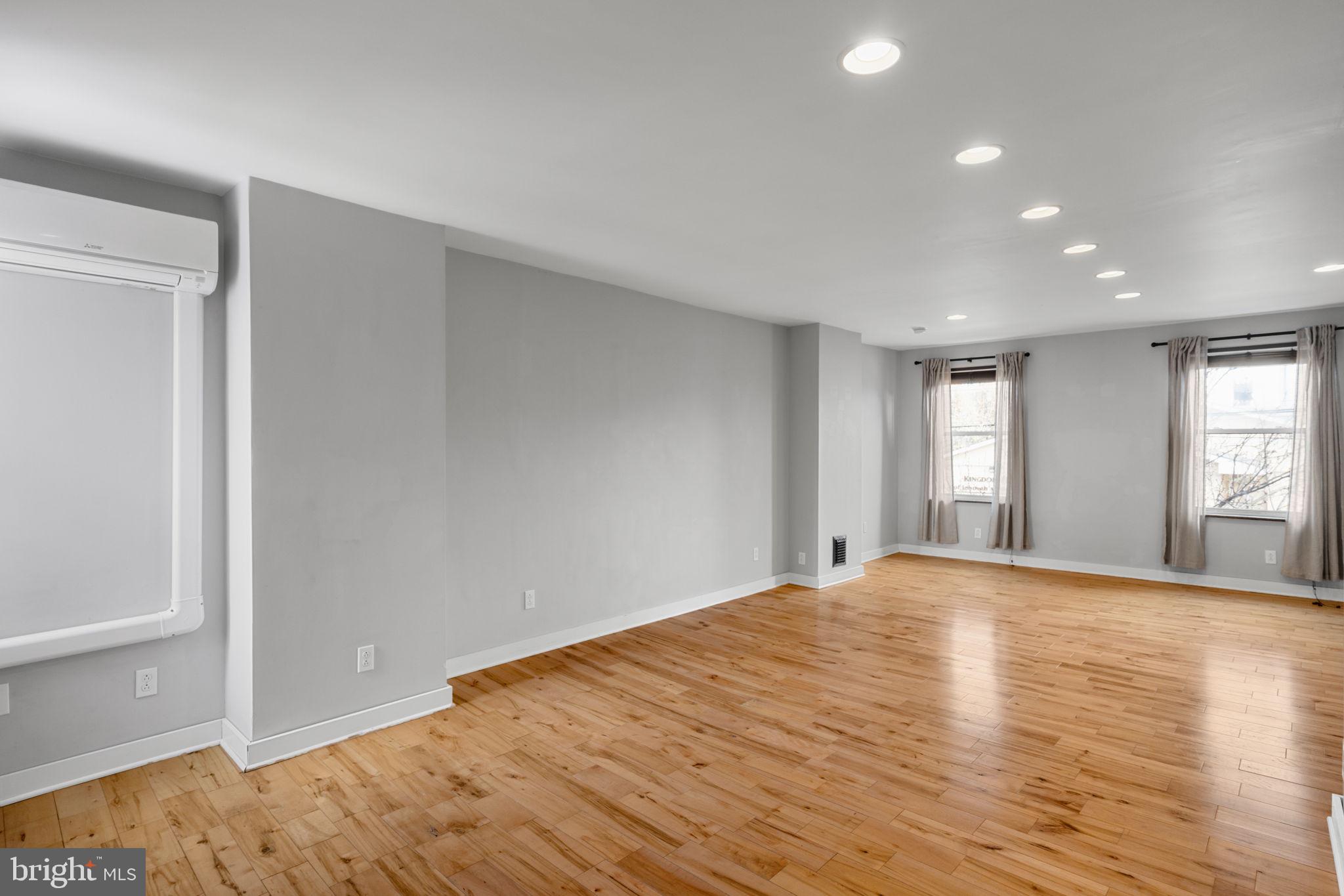 2054 Ellsworth Street Philadelphia, PA 19146 - Photo 4 of 29