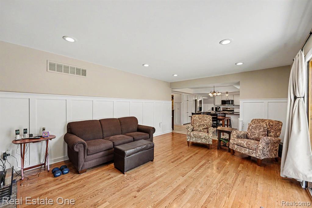 2242 West Wattles Road Troy, MI 48098 - Photo 10 of 30