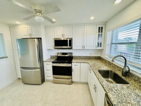 $2,300 | 2016 South Federal Highway, Unit 404, Boynton Beach, FL 33435