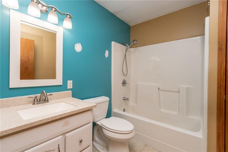 275 Cowpath Road Aliquippa, PA 15001 - Photo 13 of 24 Main Hall Bath.