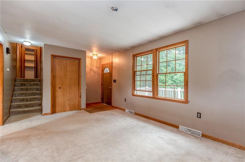 275 Cowpath Road Aliquippa, PA 15001 - Photo 7 of 24 Living Room