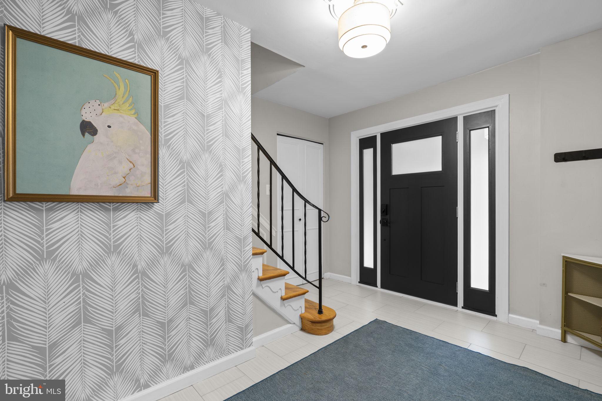 6106 Roxbury Avenue Springfield, VA 22152 - Photo 4 of 50 Large and inviting foyer