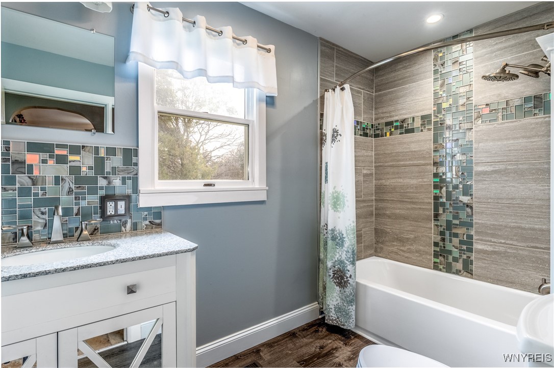 7094 Bear Ridge Road Pendleton, NY 14120 - Photo 17 of 38 First Floor Bathroom