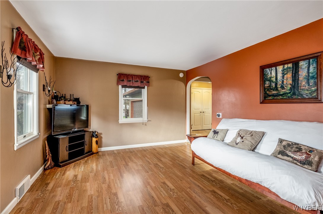 7094 Bear Ridge Road Pendleton, NY 14120 - Photo 18 of 38 Living room