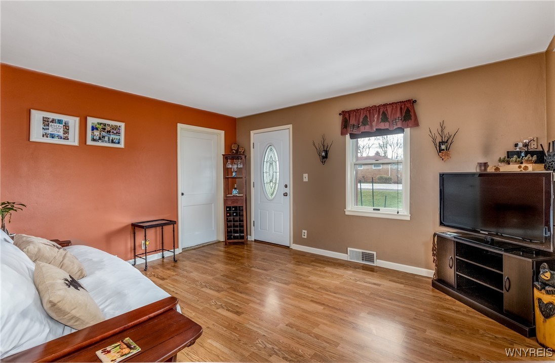 7094 Bear Ridge Road Pendleton, NY 14120 - Photo 19 of 38