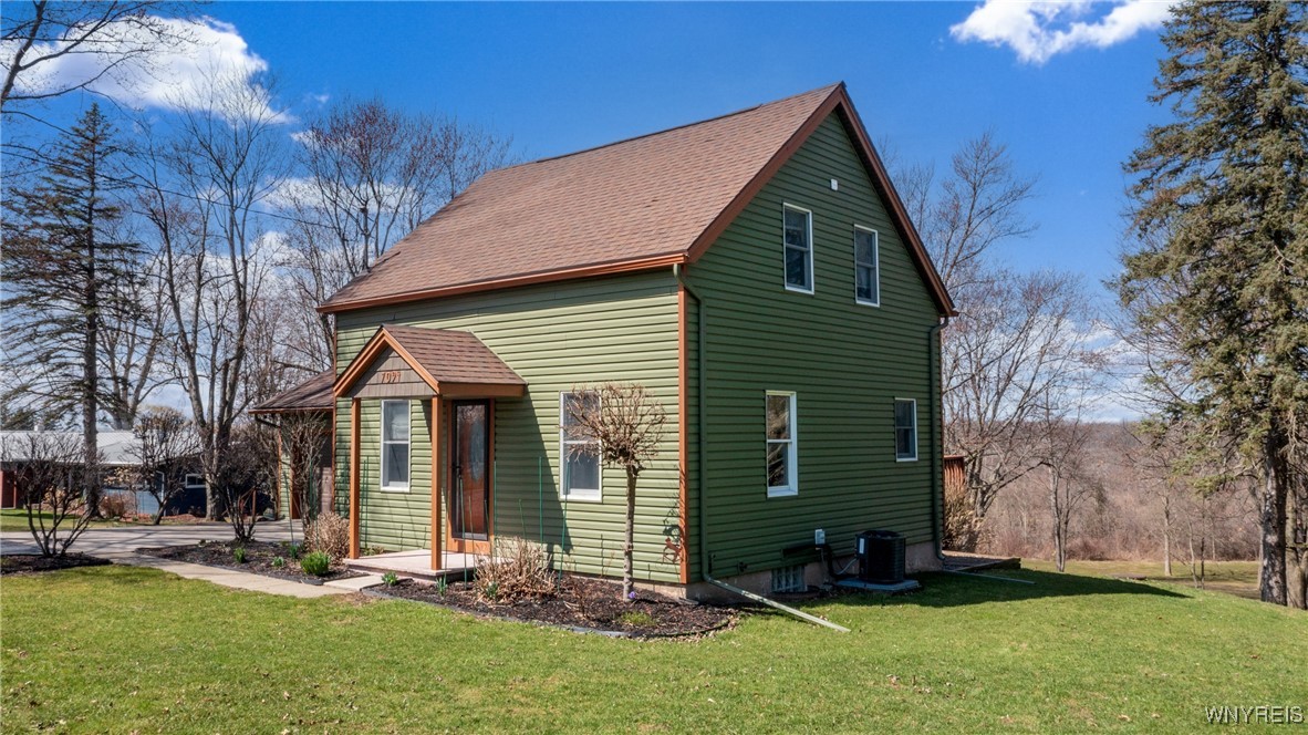 7094 Bear Ridge Road Pendleton, NY 14120 - Photo 3 of 38