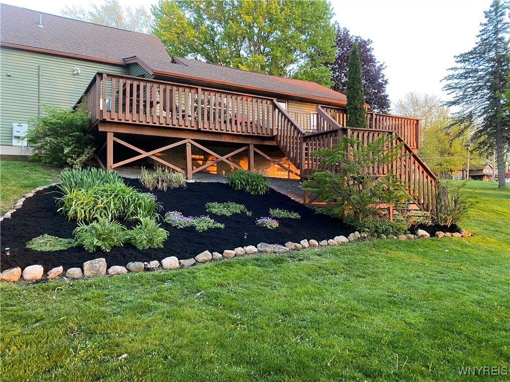 7094 Bear Ridge Road Pendleton, NY 14120 - Photo 37 of 38 Summer photos of landscaping