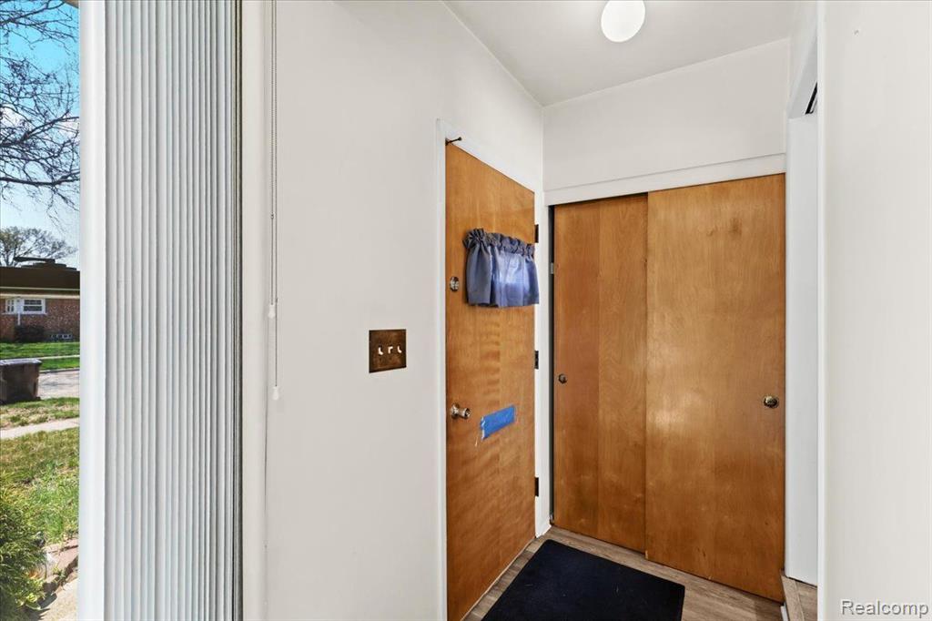 36904 Pinewood Road Wayne, MI 48184 - Photo 11 of 35 Gallery Image 11
