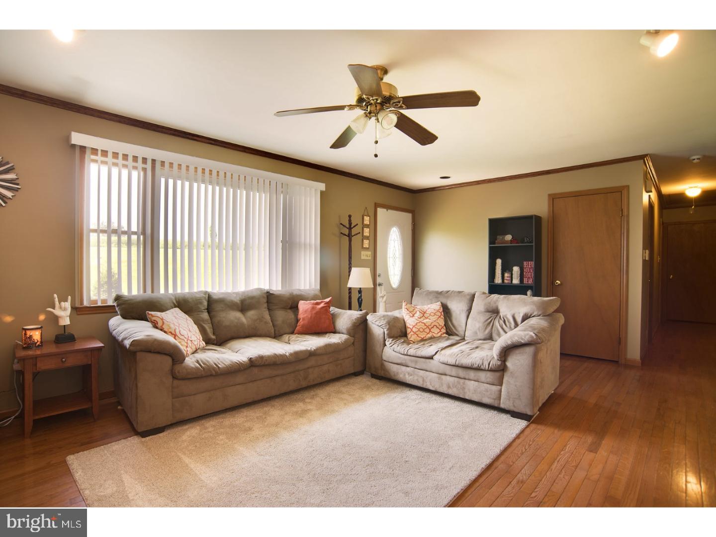 37 Virginville Road Kutztown, PA 19530 - Photo 3 of 20 Living Room