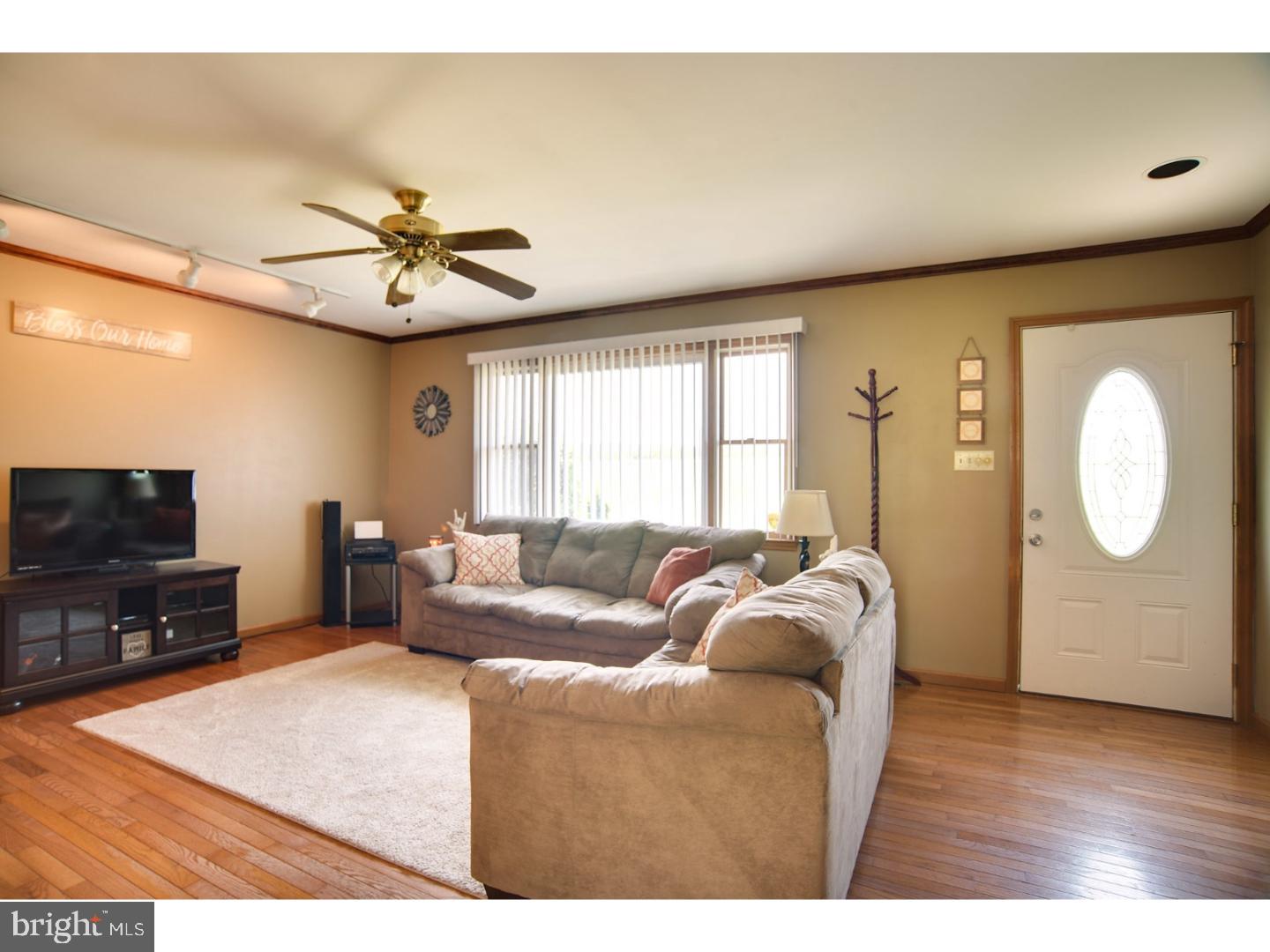 37 Virginville Road Kutztown, PA 19530 - Photo 4 of 20 Living Room