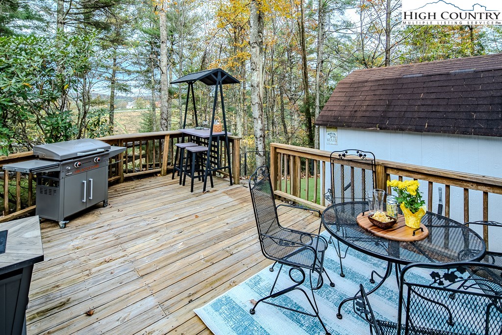 135 Mountain Ivy Lane Boone, NC 28607 - Photo 4 of 29 a view of a chairs and table in patio