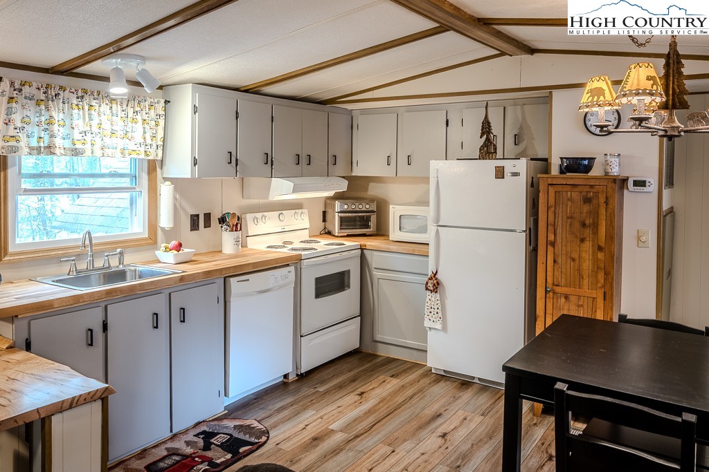 135 Mountain Ivy Lane Boone, NC 28607 - Photo 5 of 29 a kitchen with appliances a sink and cabinets