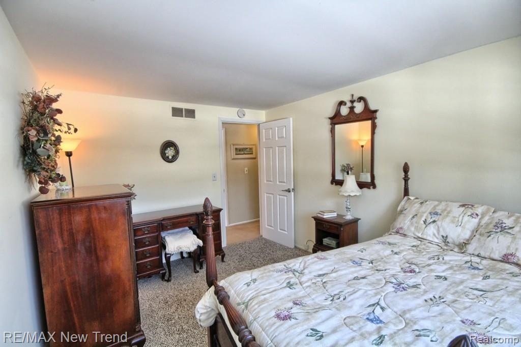 16147 Riverside Street Livonia, MI 48154 - Photo 16 of 32