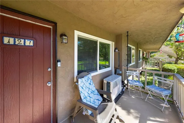 $489,900 | 611 South La Veta Park Circle, Unit 127, Orange, CA 92868