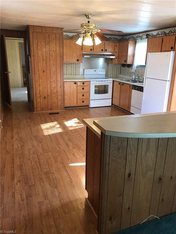 895 Riverside Drive Lexington, NC 27292 - Photo 7 of 12 Gallery Image 7