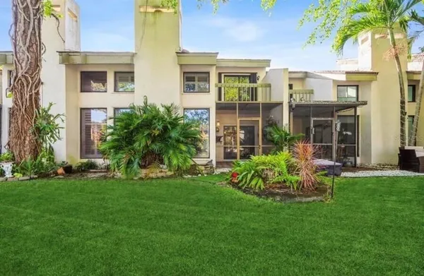 $4,400 | 6075 Glendale Drive, Boca Raton, FL 33433