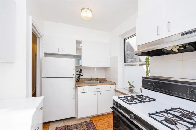 $269,000 | 141-24 78th Road, Unit 3A | Kew Gardens Hills