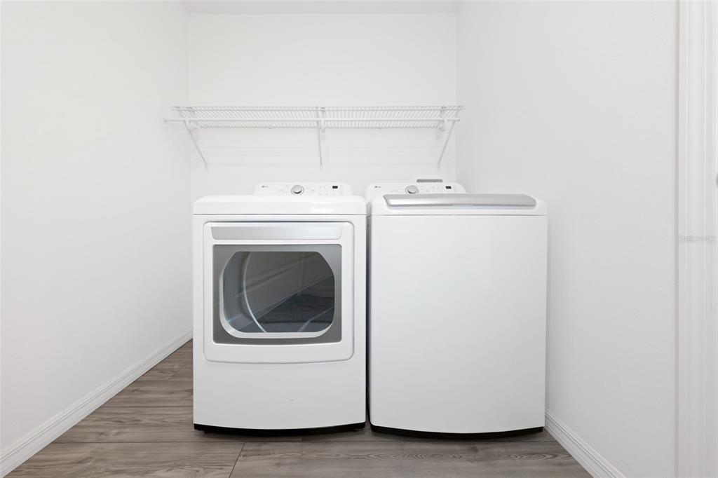 8646 Pinetop Ridge Lane Brooksville, FL 34613 - Photo 31 of 76 a utility room with dryer and washer