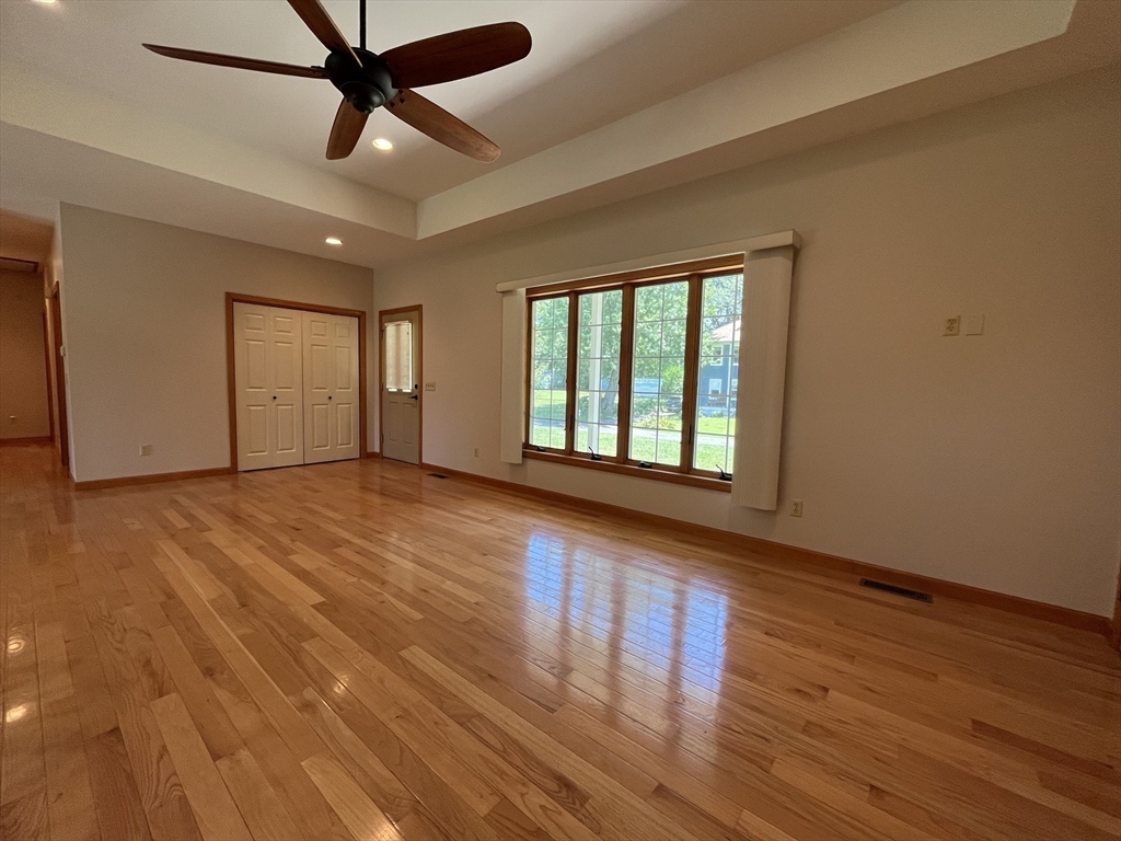 20 Gaspee Street Chicopee, MA 01013 - Photo 4 of 30