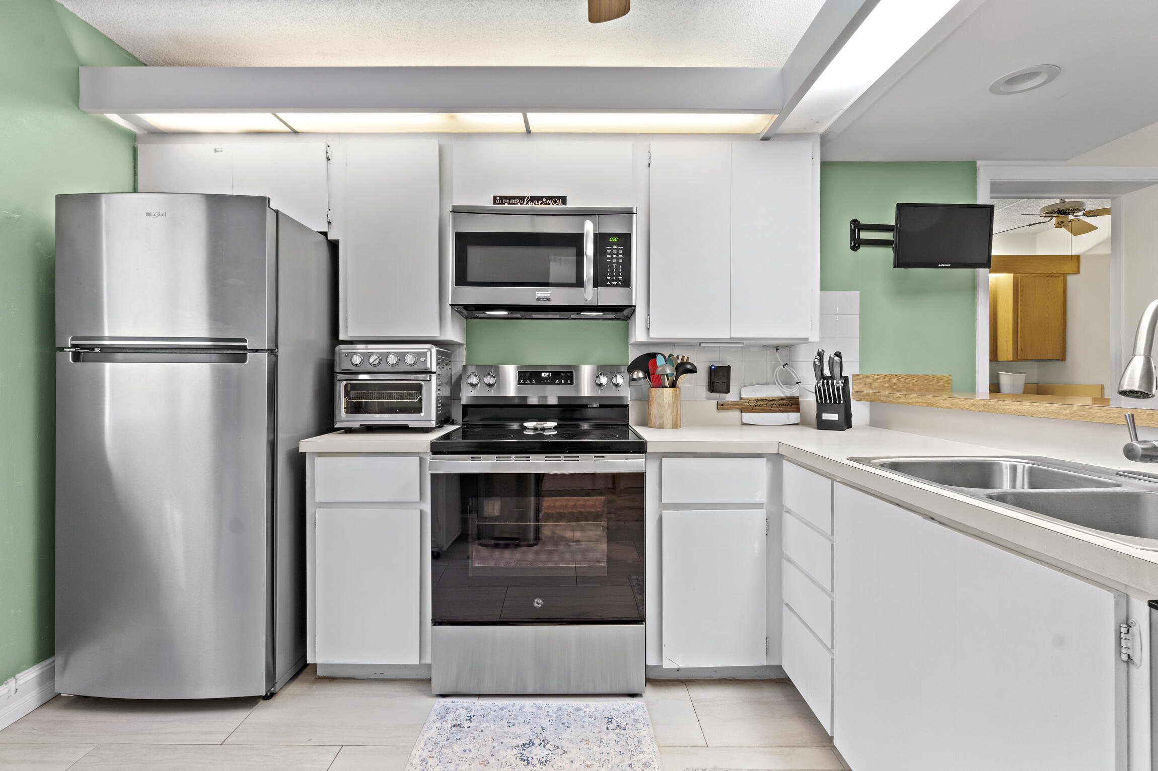 6193 Balboa Circle, Unit 202 Boca Raton, FL 33433 - Photo 21 of 38 Kitchen