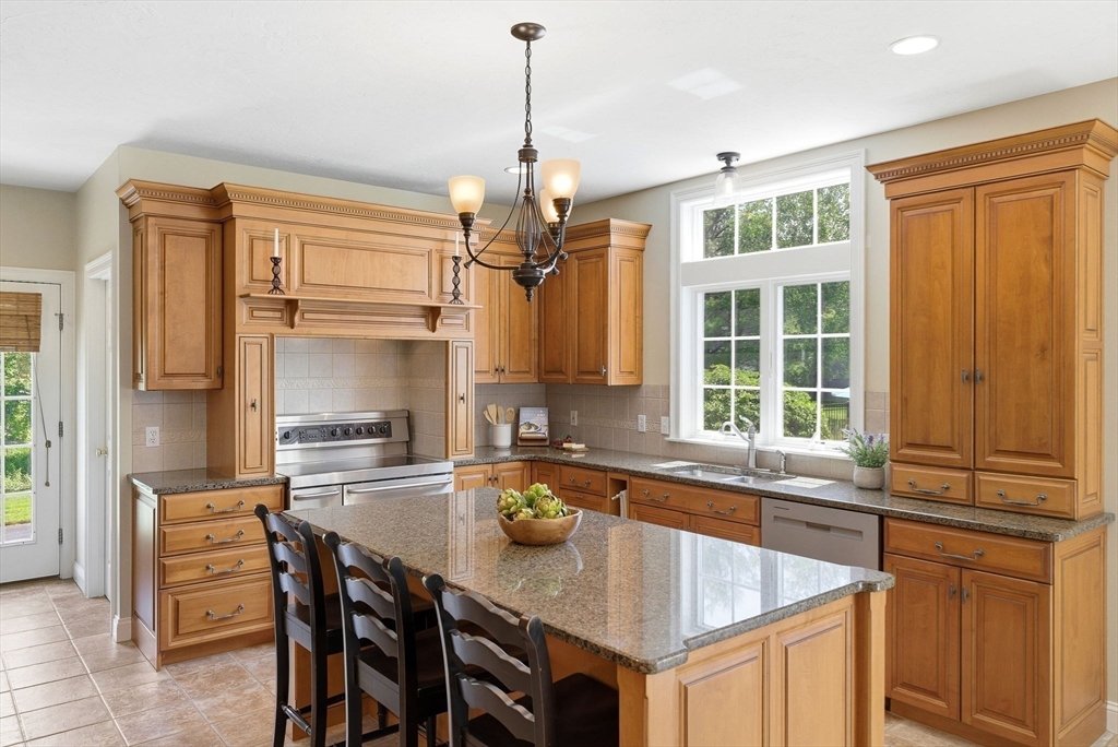 7 Stone Road Millbury, MA 01527 - Photo 15 of 38