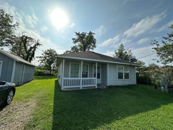 $1,260 | 19112 County Road 520A, Brazoria, TX 77422