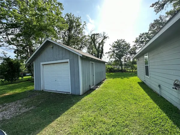 $1,260 | 19112 County Road 520A, Brazoria, TX 77422