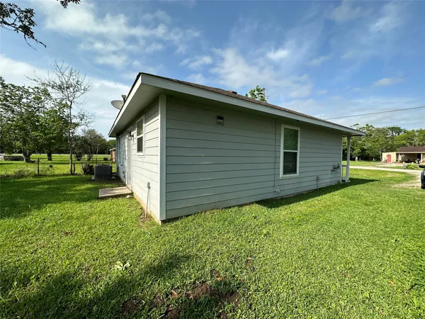 $1,260 | 19112 County Road 520A, Brazoria, TX 77422
