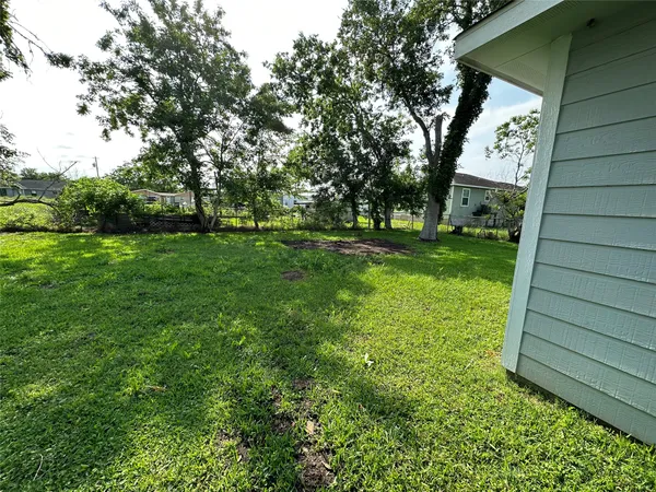 $1,260 | 19112 County Road 520A, Brazoria, TX 77422