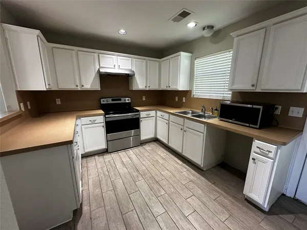 $1,260 | 19112 County Road 520A, Brazoria, TX 77422