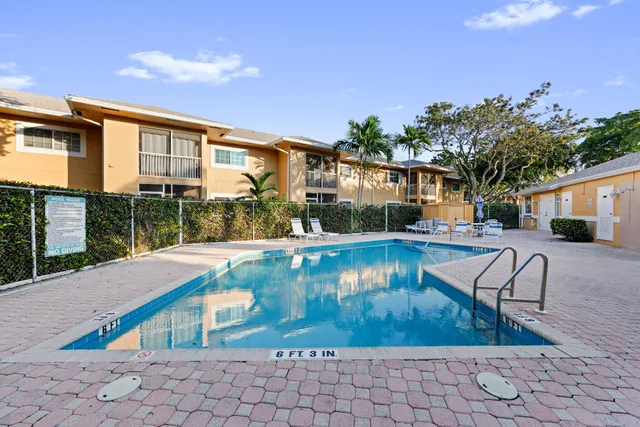 $2,300 | 811 Southeast 4th Avenue, Unit C201, Dania Beach, FL 33004