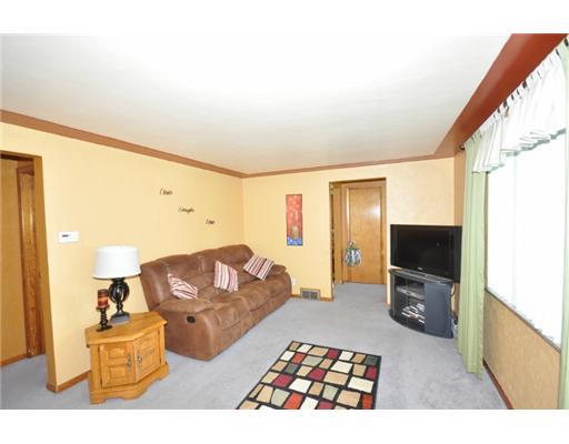 2500 Ridge Road Jefferson Hills, PA 15332 - Photo 4 of 15 Living Room.