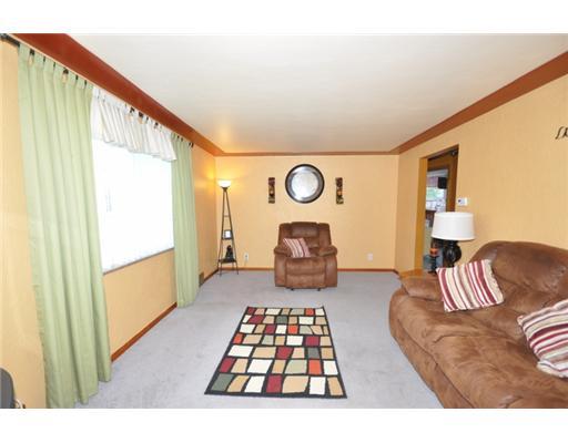 2500 Ridge Road Jefferson Hills, PA 15332 - Photo 5 of 15 Living Room.