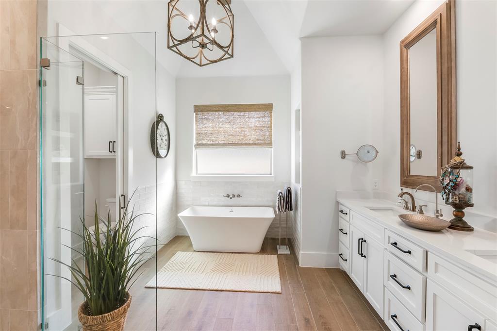 9305 Bellechase Road Granbury, TX 76049 - Photo 27 of 39 Primary Full Bath