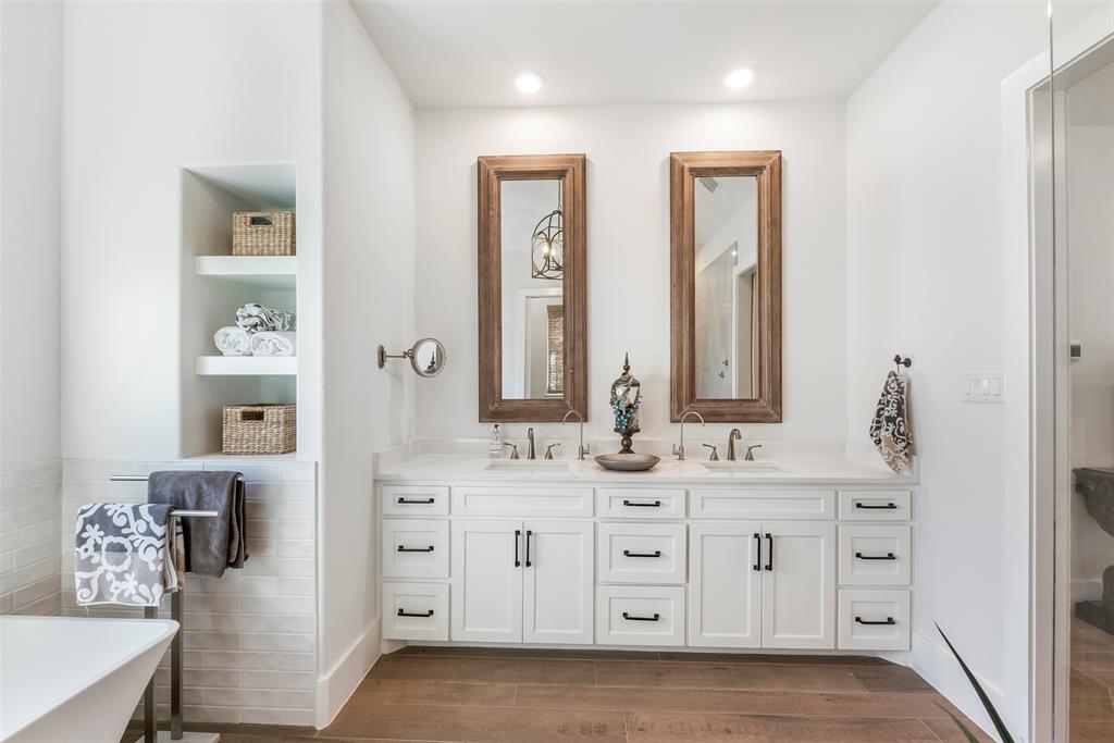 9305 Bellechase Road Granbury, TX 76049 - Photo 29 of 39 Primary Full Bath