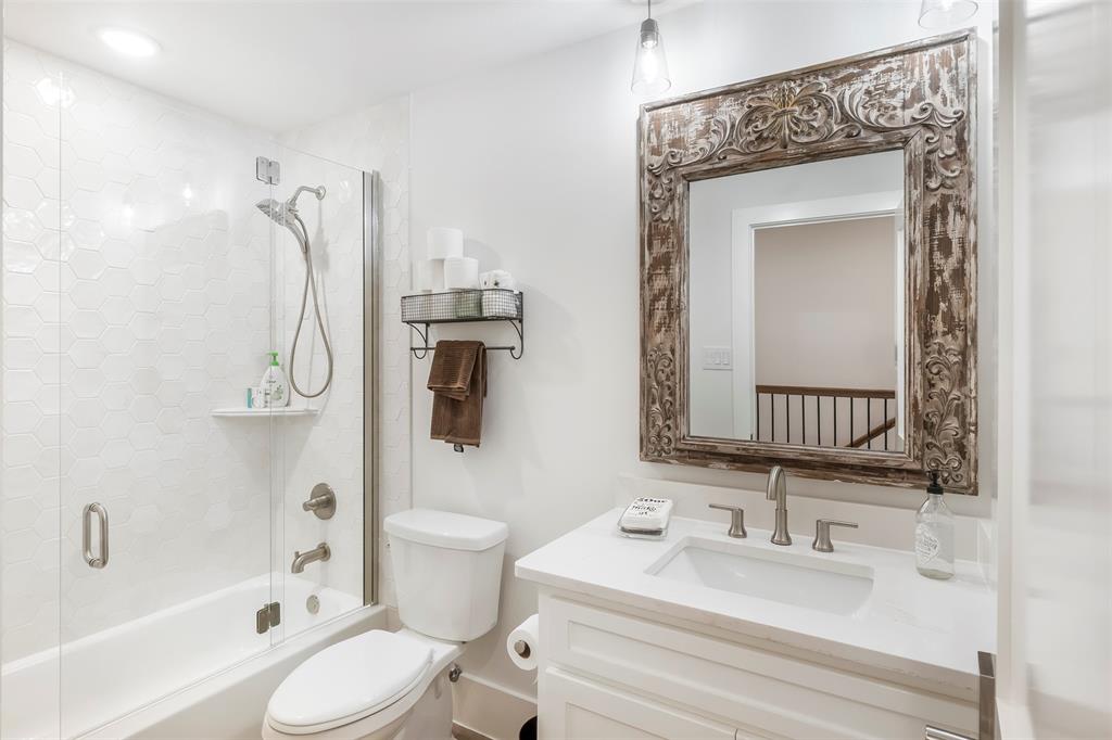 9305 Bellechase Road Granbury, TX 76049 - Photo 32 of 39 Upstairs Full Bath