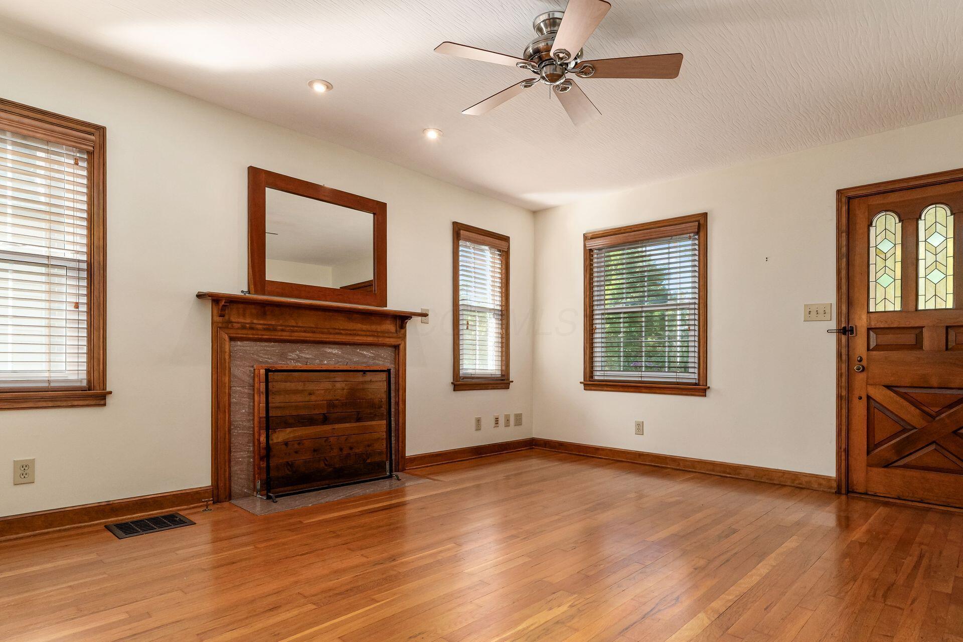 696 Vernon Road Columbus, OH 43209 - Photo 10 of 46 Living / Family Room