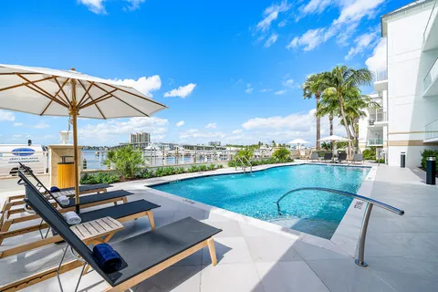 $2,250,000 | 176-184 Lake Drive, Unit 4301, Palm Beach Shores, FL 33404