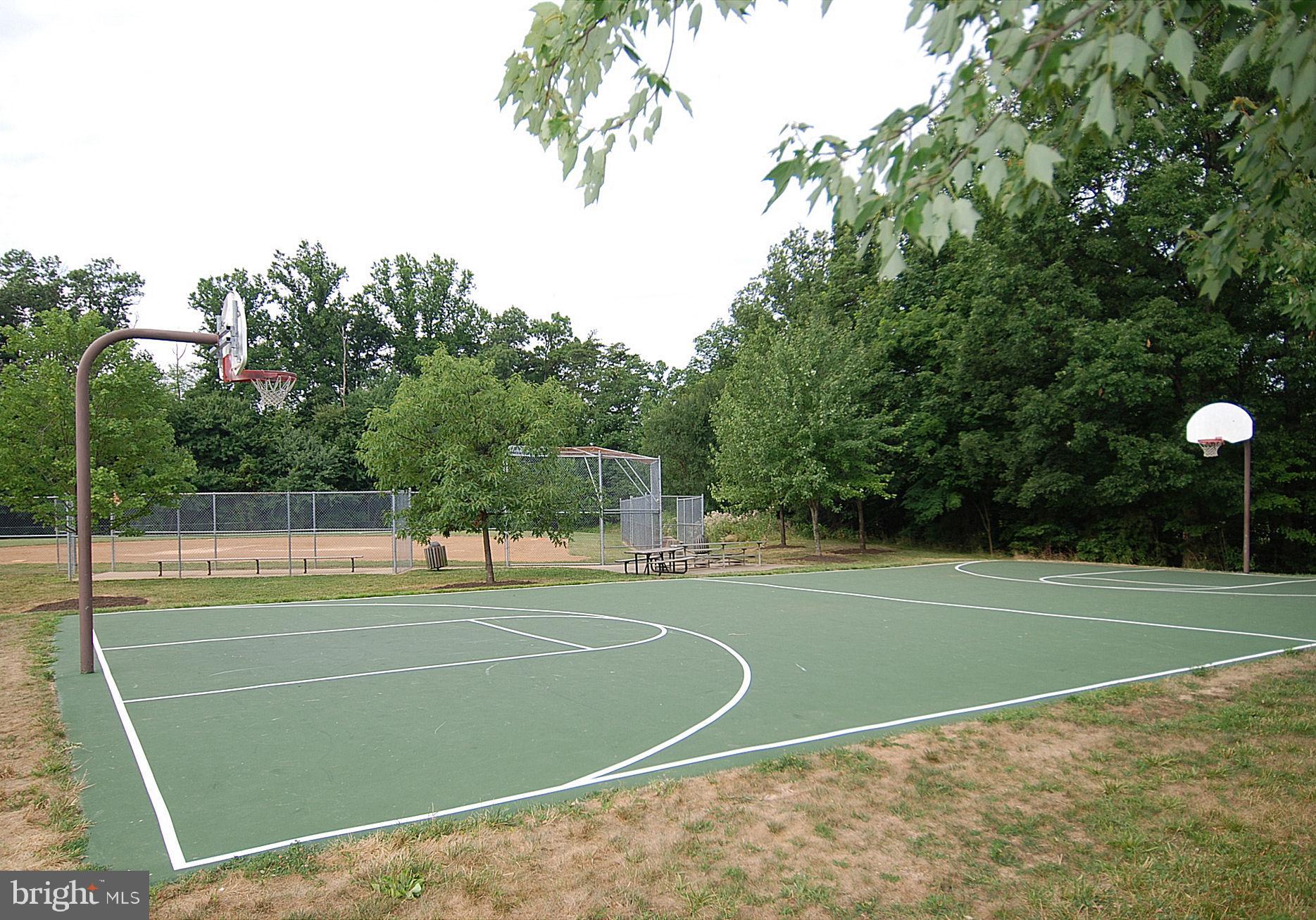 11719 E Summerchase Circle, Unit 1719E Reston, VA 20194 - Photo 20 of 26 a view of a tennis court