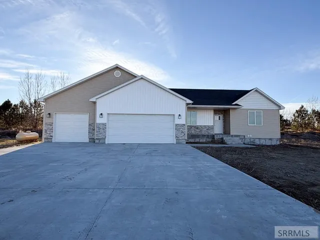 $550,000 | 97 North Hillside Road, Idaho Falls, ID 83402
