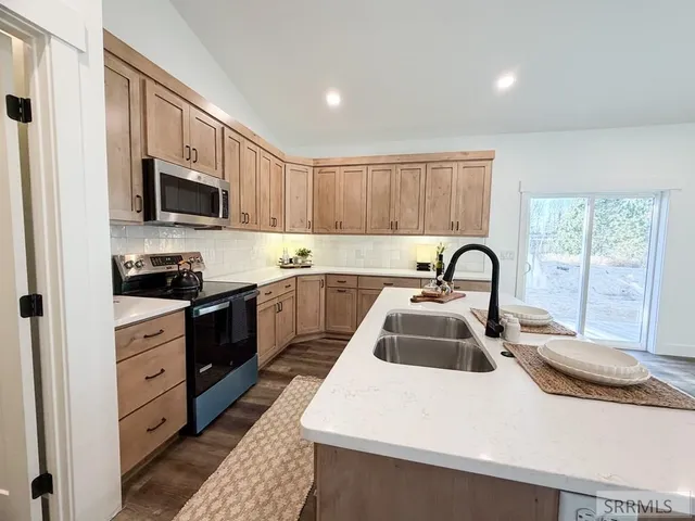 $550,000 | 97 North Hillside Road, Idaho Falls, ID 83402