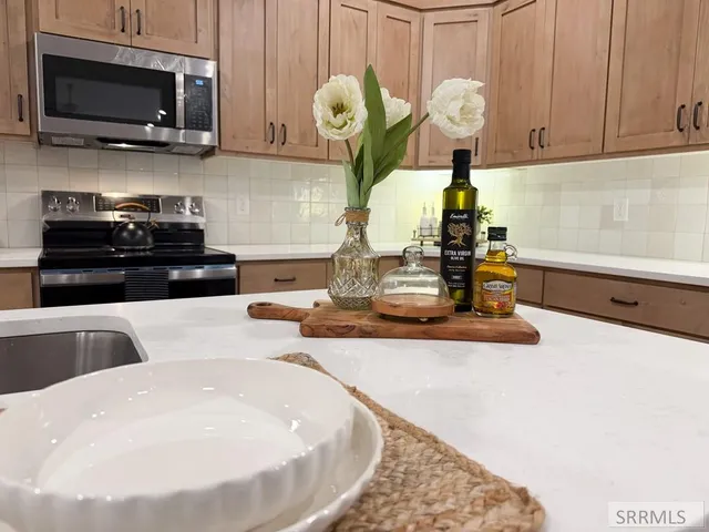 $550,000 | 97 North Hillside Road, Idaho Falls, ID 83402