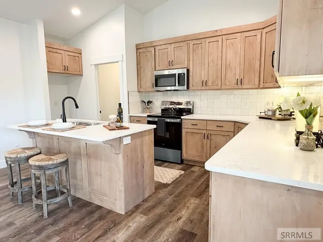 $550,000 | 97 North Hillside Road, Idaho Falls, ID 83402