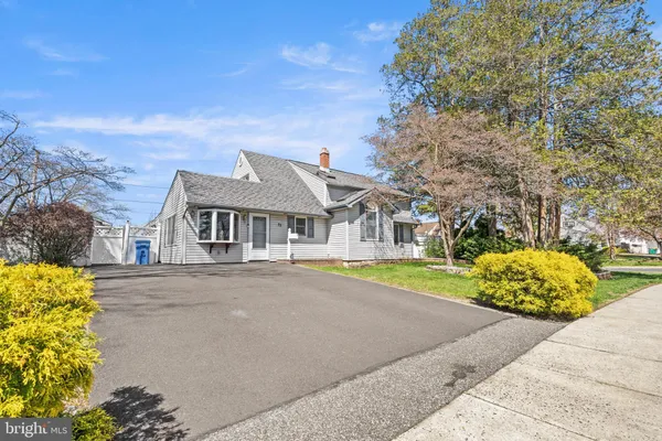 $369,900 | 85 Goldenridge Drive, Levittown, PA 19057