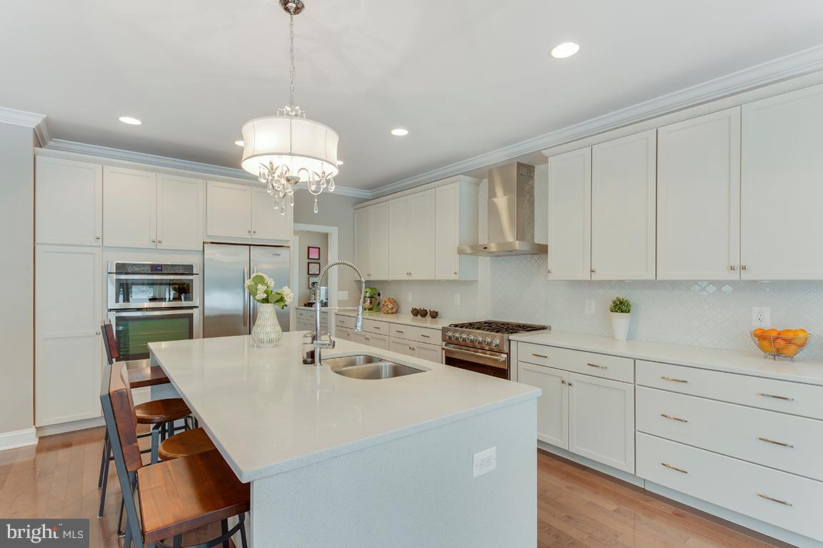 5618 Greentree Road Bethesda, MD 20817 - Photo 11 of 32 Large island