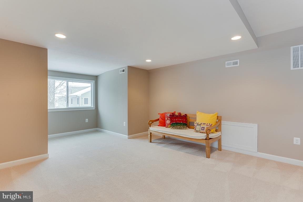 5618 Greentree Road Bethesda, MD 20817 - Photo 22 of 32 4th level studio