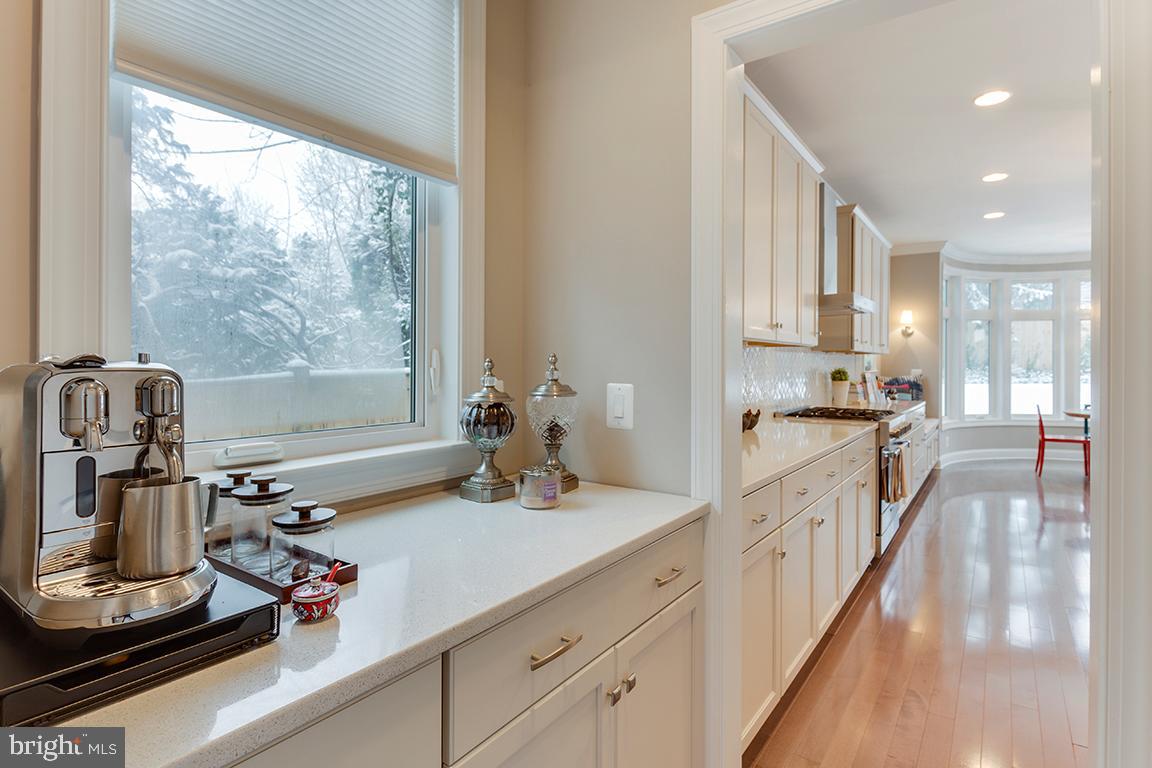 5618 Greentree Road Bethesda, MD 20817 - Photo 8 of 32 Butler's pantry