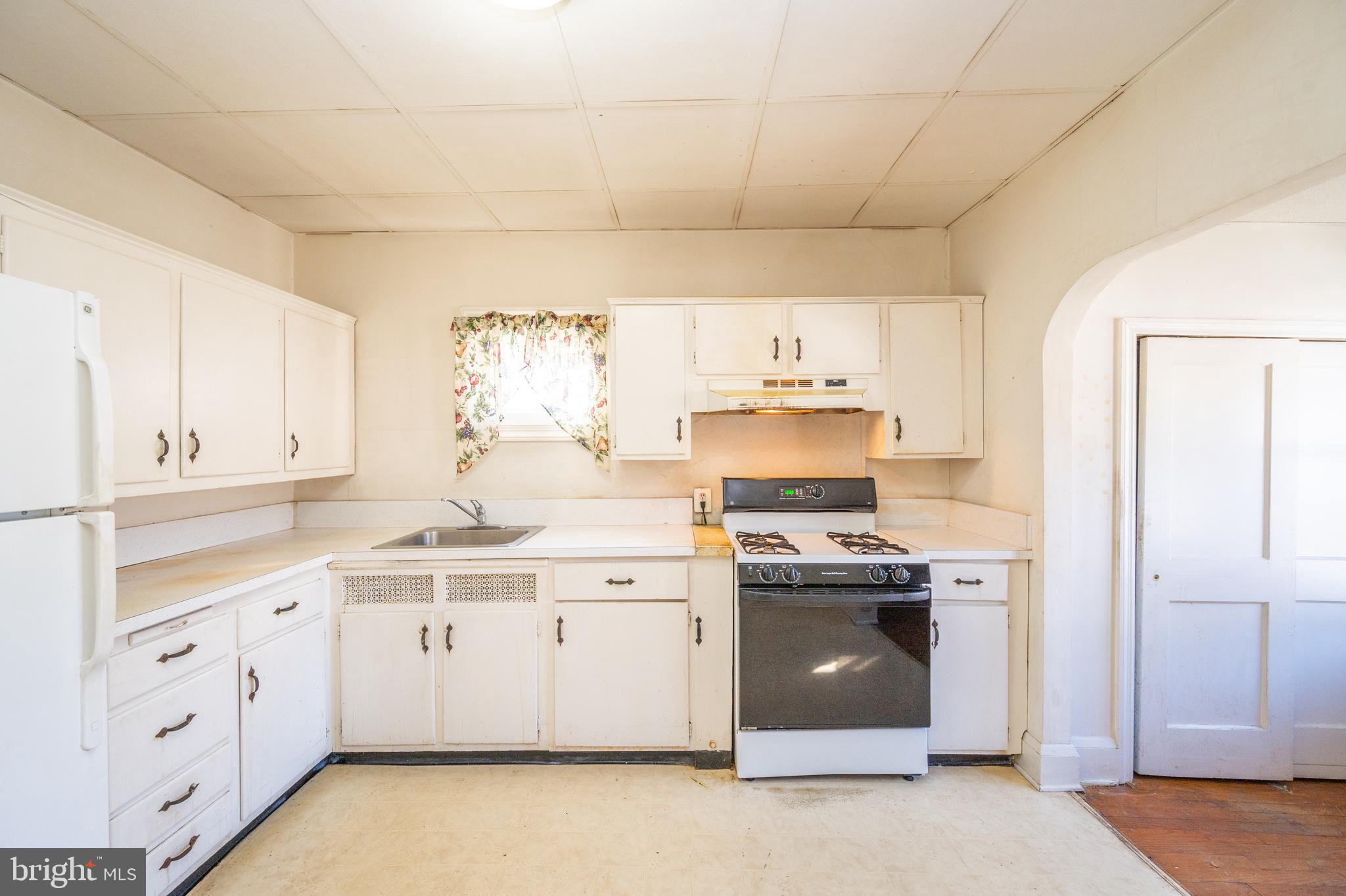 6306 Frederick Road Catonsville, MD 21228 - Photo 31 of 36 Full-size 2nd kitchen (upper level)