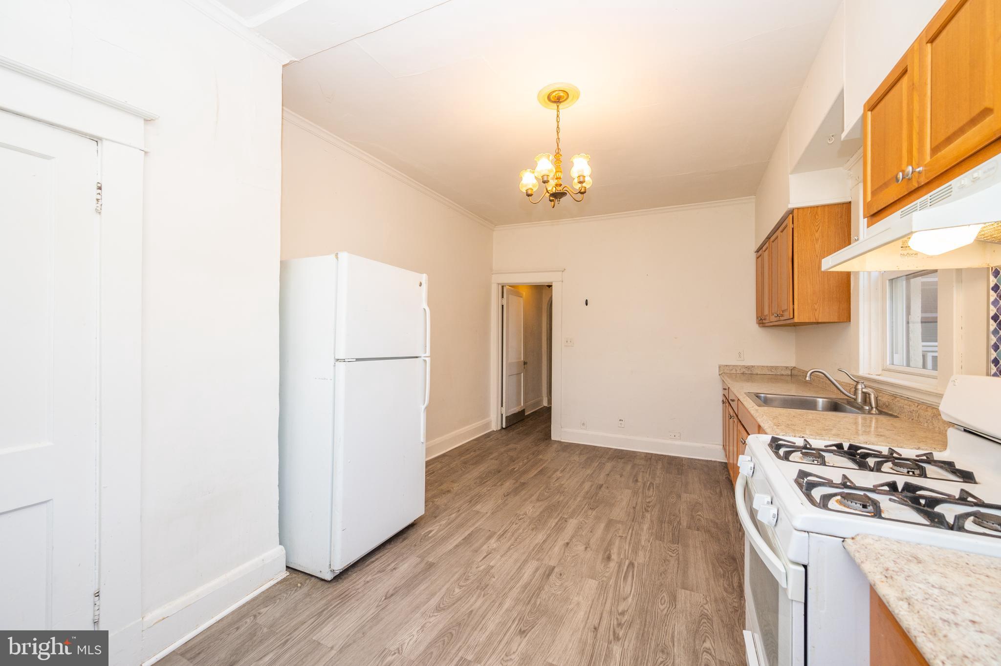 6306 Frederick Road Catonsville, MD 21228 - Photo 6 of 36 Eat-in kitchen (main level)