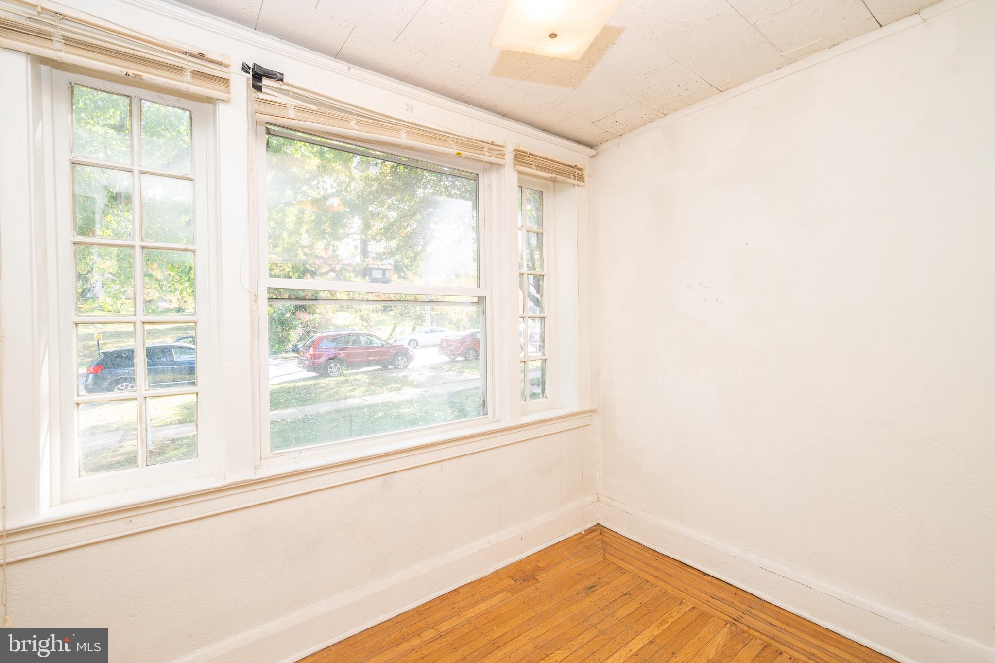 6306 Frederick Road Catonsville, MD 21228 - Photo 8 of 36 Sunroom by the front door
